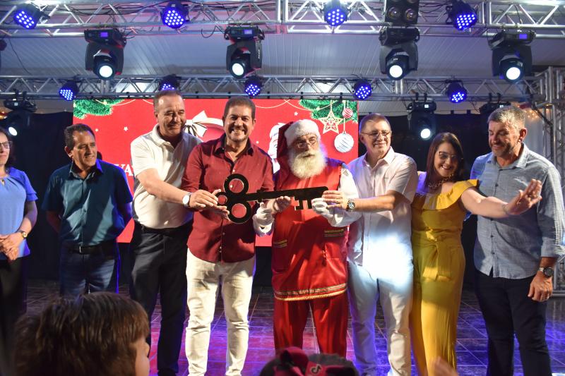 Vereadores marcam presença na cerimônia de comemoração dos 77 anos de Laranjeiras do Sul e abertura do Natal